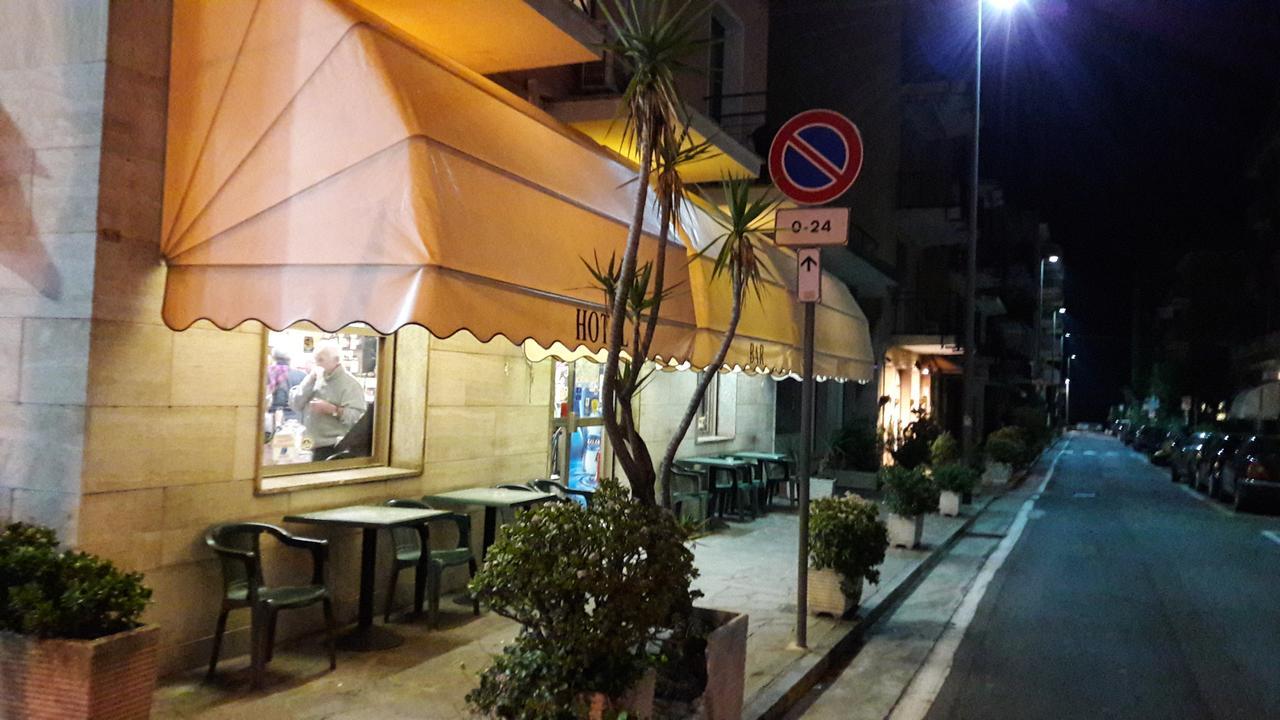 Hotel Fortuna San Bartolomeo Al Mare Exteriér fotografie